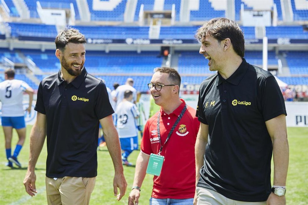 Archivo - Los embajadores de LaLiga Aritz Aduriz y Fernando Moriente apadrinan la presentación del documental 'Genuinamente'.