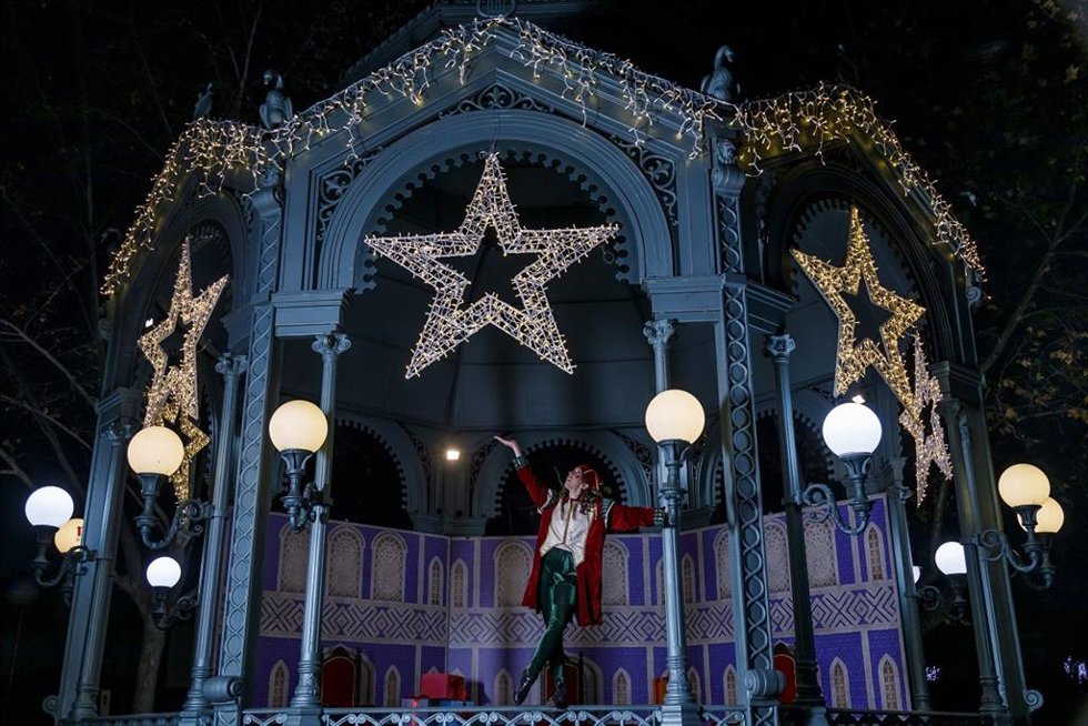 Archivo - Parque de Atracciones de Madrid se viste de Navidad