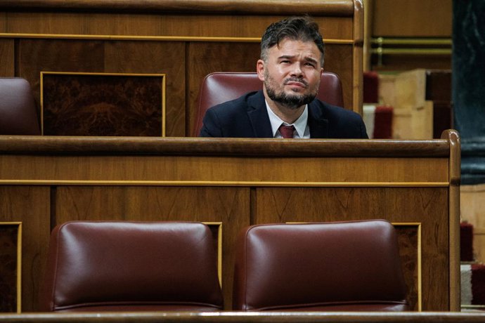 El portavoz parlamentario de ERC, Gabriel Rufián, en una sesión plenaria en el Congreso de los Diputados, a 24 de noviembre de 2022, en Madrid (España). Los Presupuestos Generales del Estado (PGE) para 2023 llegaron al Pleno del Congreso de los Diputado