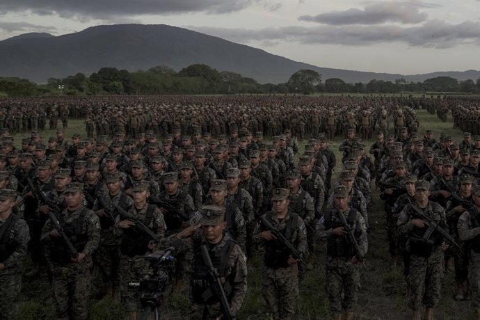 23 November 2022, El Salvador, San Juan Opico: Soldiers stand in formation while listening to El Salvador's President Nayib Bukele while announcing the fifth phase of the government's security policy against gangs. Photo: Camilo Freedman/dpa