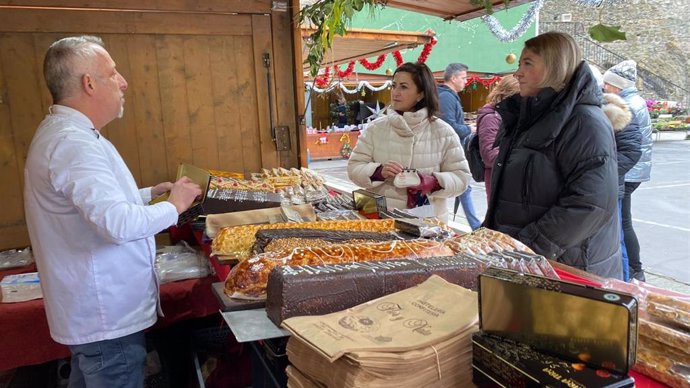 Andreu ensalza la calidad de la producción artesanal riojana en la inauguración de la Feria del Mazapán de Soto