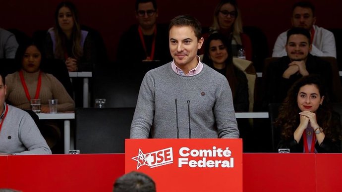Juan Lobato en un acto de Juventudes Socialistas.