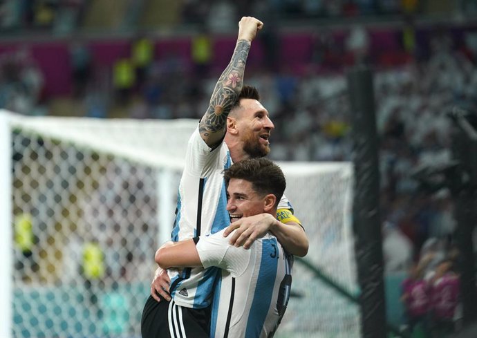 Los jugadores de Argentina, Leo Messi y Julián Álvarez