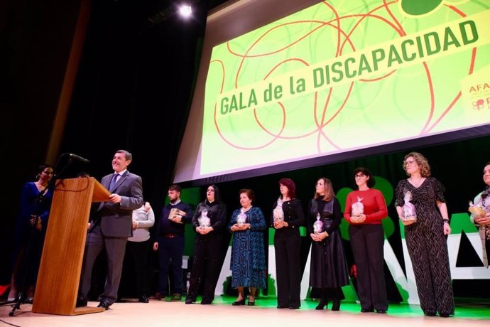 El delegado territorial de Inclusión Social, Juventud, Familias e Igualdad del Gobierno andaluz en Cádiz, Alfonso Candón, en la gala de Afanas en Sanlúcar (Cádiz)