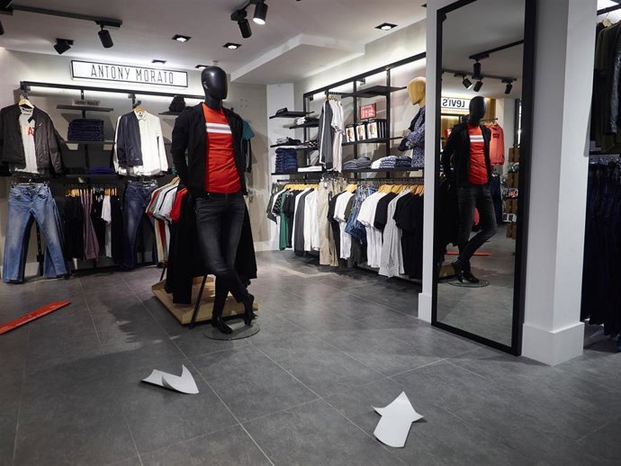 Archivo - Imagen de una tienda de ropa.