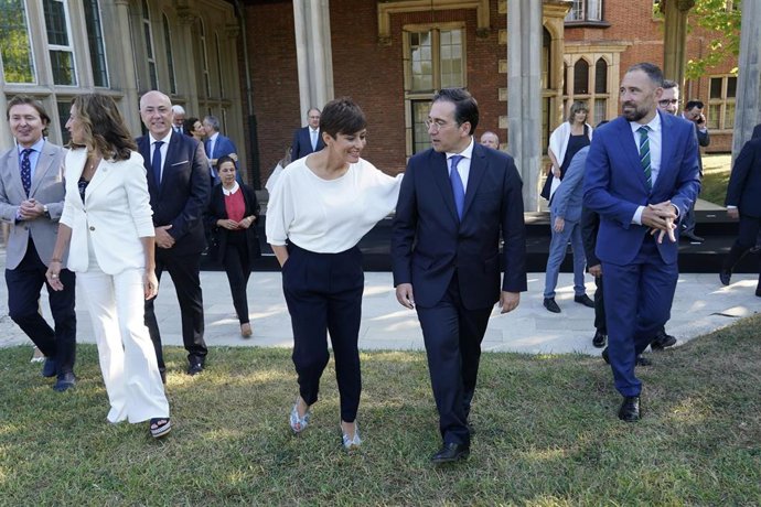 Archivo - (I-D) La consejera vasca de Autogobierno, Olatz Garamendi; la ministra Portavoz, Isabel Rodríguez; el ministro de Asuntos Exteriores, Cooperación y Unión Europea, José Manuel Albares; y el delegado del Gobierno en el País Vasco, Denis Itxaso, 