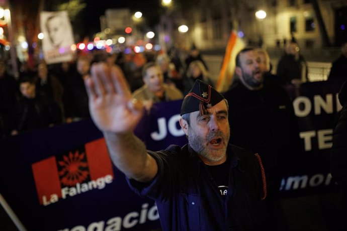 Falangistas durante una manifestación para conmemorar el 86 aniversario de la muerte de José Antonio Primo de Rivera, a 19 de noviembre de 2022, en Madrid (España).