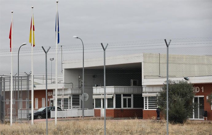 Perímetro exterior de una prisión en España