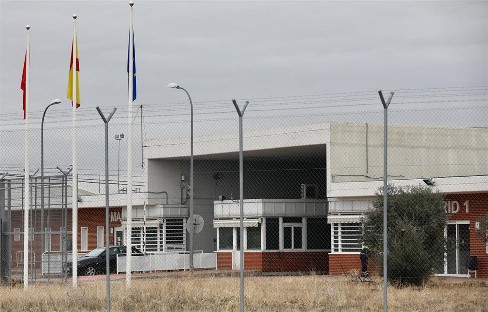 Perímetro exterior de una prisión en España