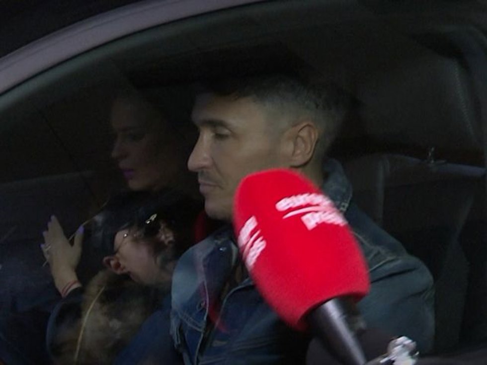 Agustín Etienne junto a Olga Moreno en su coche