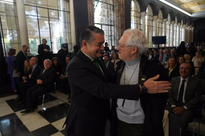 Sanz remarca lo "emocionante" de celebrar oficialmente el 4D: "Esta bandera nos une y nos hace fuertes".