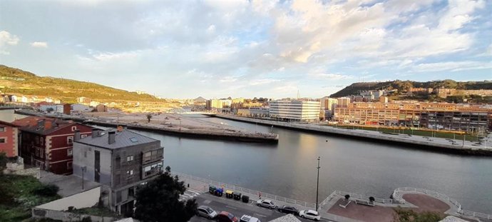 Cielos prácticamente despejados sobre Bilbao.
