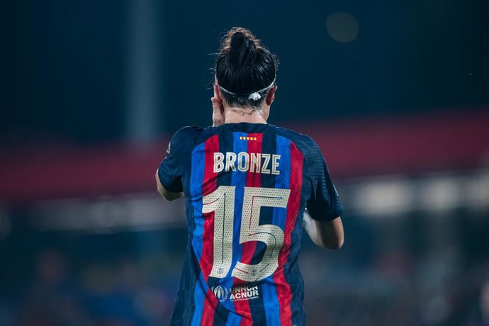 Archivo - 15 Lucy Bronze of FC Barcelona gestures during the UEFA Womens Champions League, football match played between FC Barcelona and Benfica at Johan Cruyff Stadium on October 19, 2022 in Barcelona, Spain.
