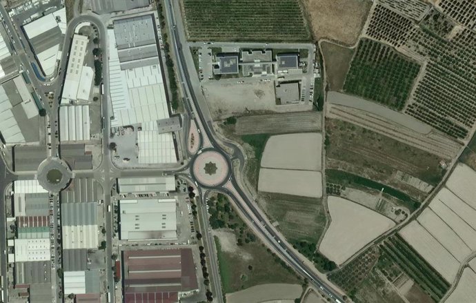 Imagen de la rotonda de acceso al polígono industrial desde la NA-134.
