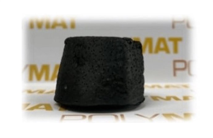 Muestra de la pieza de óxido de grafeno reducido diseñada por los expertos andaluces para retener dióxido de carbono.