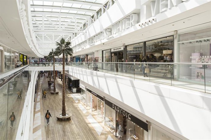 Un centro comercial.