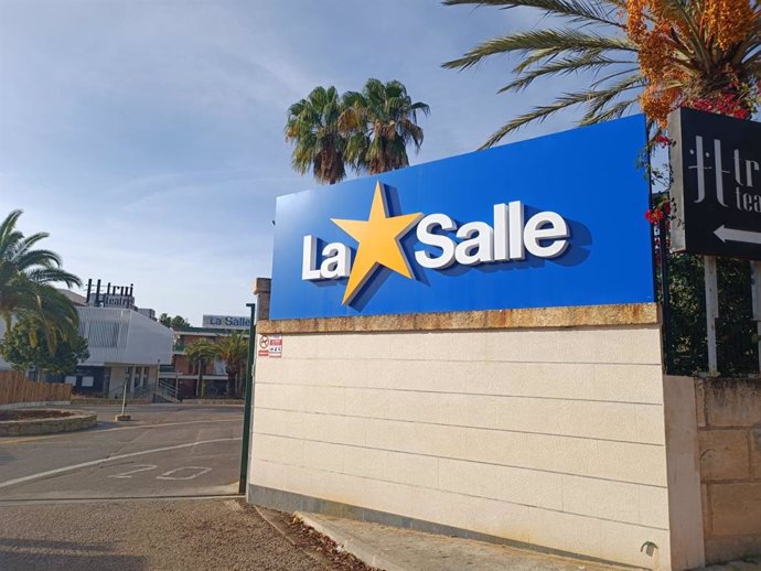 Archivo - Entrada del colegio La Salle, en Palma.