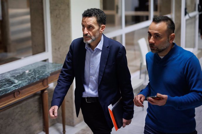 El vicesecretario general de Ciudadanos, Edmundo Bal (i), a su llegada a la Junta de Portavoces en el Congreso de los Diputados, a 18 de noviembre de 2022, en Madrid (España).