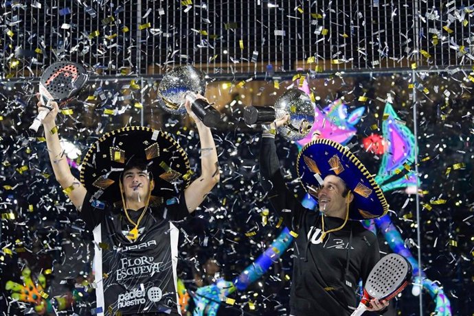 Arturo Coello y Fernando Belasteguín celebran su victoria en el GNP Mexico Major Premier Padel 2022