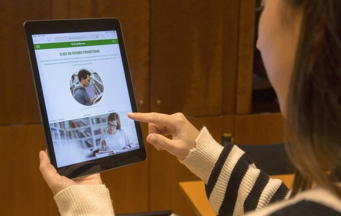 Unicaja Banco ofrece una oferta financiera para familias y sortea 20 PlayStation 5 al contratar productos para menores.