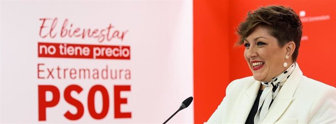 La portavoz del PSOE de Extremadura, Soraya Vega, en rueda de prensa