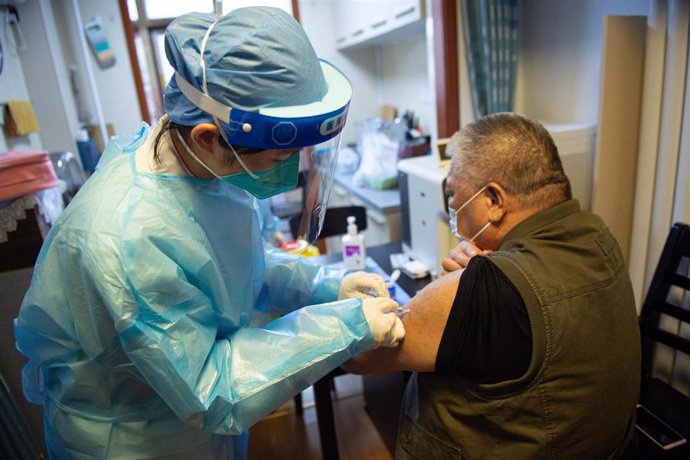 Archivo - Vacunación contra el coronavirus en Pekín, China