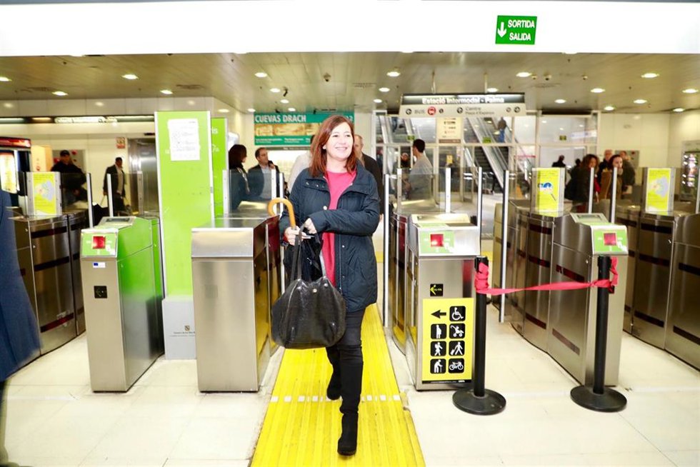 Archivo - La presidenta del Govern, Francina Armengol, en la estación intermodal, en una imagen de 2018.