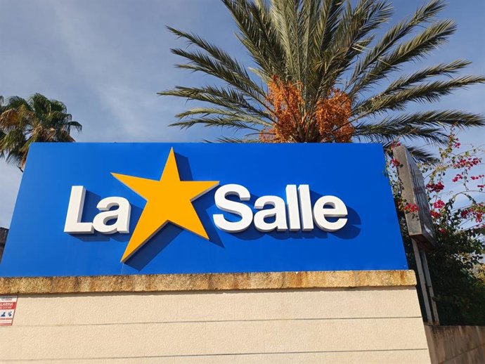 Archivo - Entrada del colegio La Salle, en Palma.