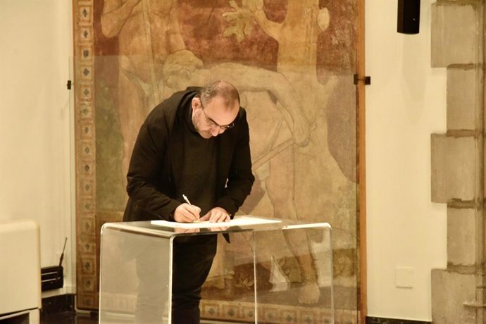 El secretario general de CC.OO. De Catalunya, Javier Pacheco, durante la firma del documento