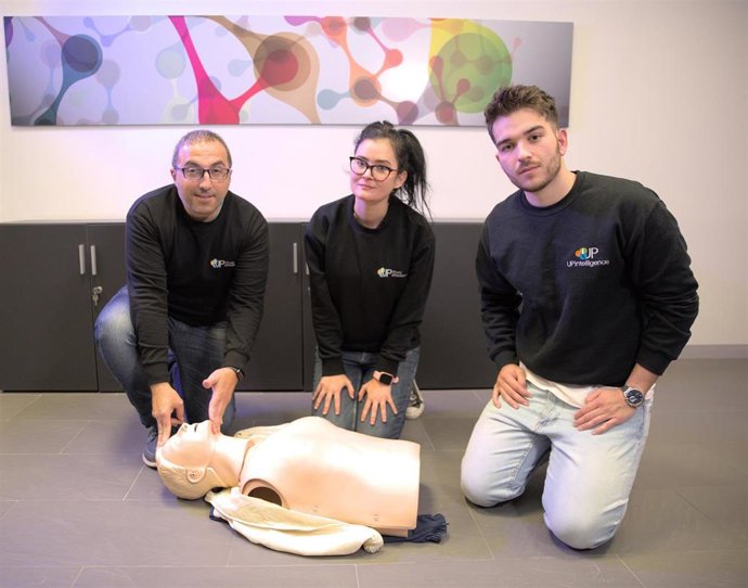 Óscar Cosido, investigador del Departamento de Informática de la Universidad de Oviedo: Laura Menéndez Mato, de la startup UPintelligence, y Jorge Blanco Prieto, investigador predoctoral en la Universidad de Oviedo.