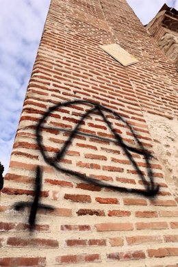 La ermita de la Señora de la Antigua de Carabanchel, el edificio más antiguo de Madrid, amanece vandalizada