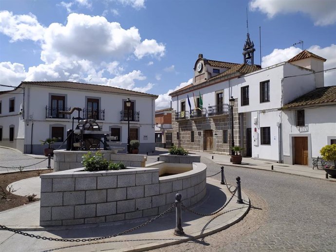 Archivo - El municipio cordobés de Añora, con su Ayunamiento al fondo.