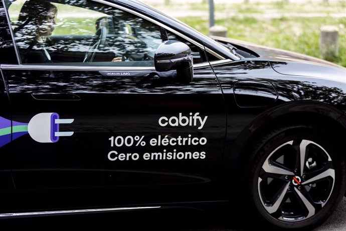 Alicante.- Cabify prevé aumentar un 11% la movilidad entre el aeropuerto Miguel Hernández y Alacant Terminal en Navidad