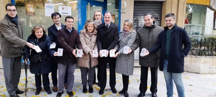 Iturgaiz dice que solo el PP vasco "anula los deseos nacionalistas de aniquilar" la Constitución