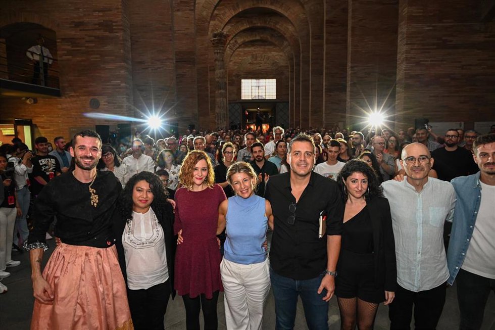 Archivo - Foto de familia de los asistentes al acto de Sumar en el Museo Nacional de Arte Romano, a 28 de octubre de 2022, en Mérida, Badajoz, Extremadura (España). 