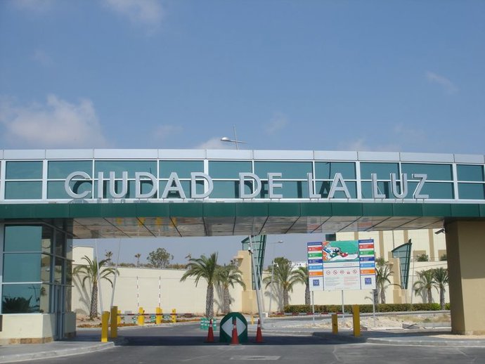 Archivo - Entrada de la Ciudad de la Luz