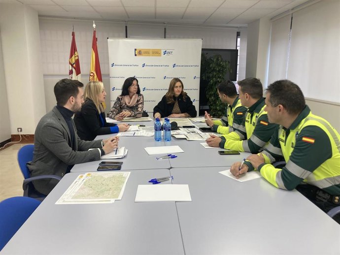 Alicia Villar (i) y Virginia Barcones (d) presiden la reunión hoy en Valladolid.