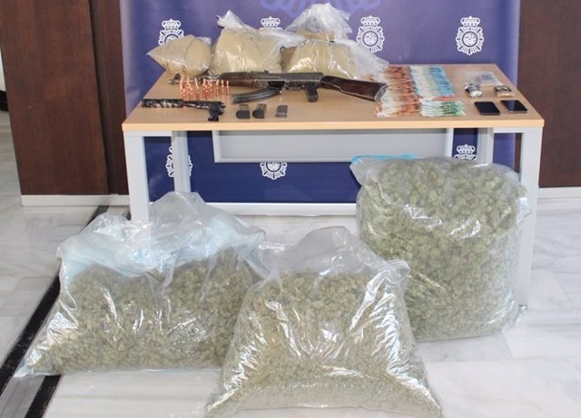 Droga y armas intervenidas en la operación Romina en Granada.
