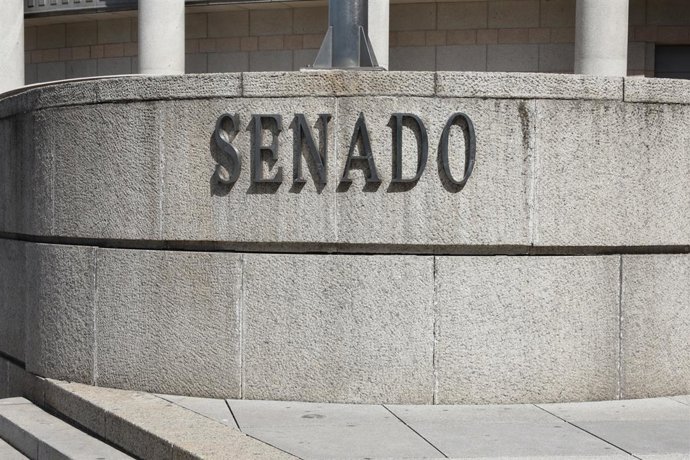 Archivo - Planca en la que se lee 'Senado' en la fachada exterior del edificio del Senado en Madrid.