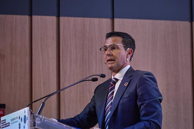 El alcalde Granada, Francisco Cuenca, interviene durante el desayuno informativo de Europa Press ‘Granada es inteligencia artificial’, en el Auditorio Meeting Place, a 16 de noviembre de 2022, en Madrid (España).