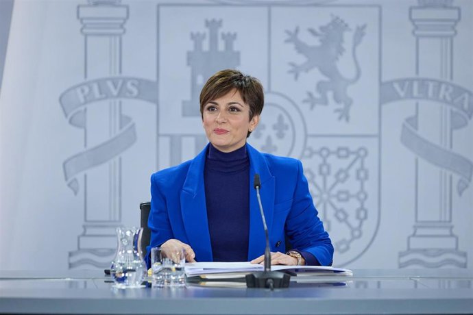 La ministra de Política Territorial y Portavoz del Gobierno, Isabel Rodríguez, en una rueda de prensa posterior a la reunión del Consejo de Ministros, a 5 de diciembre de 2022, en Madrid (España). El Consejo de Ministros ha escogido a la ciudad de Sevil