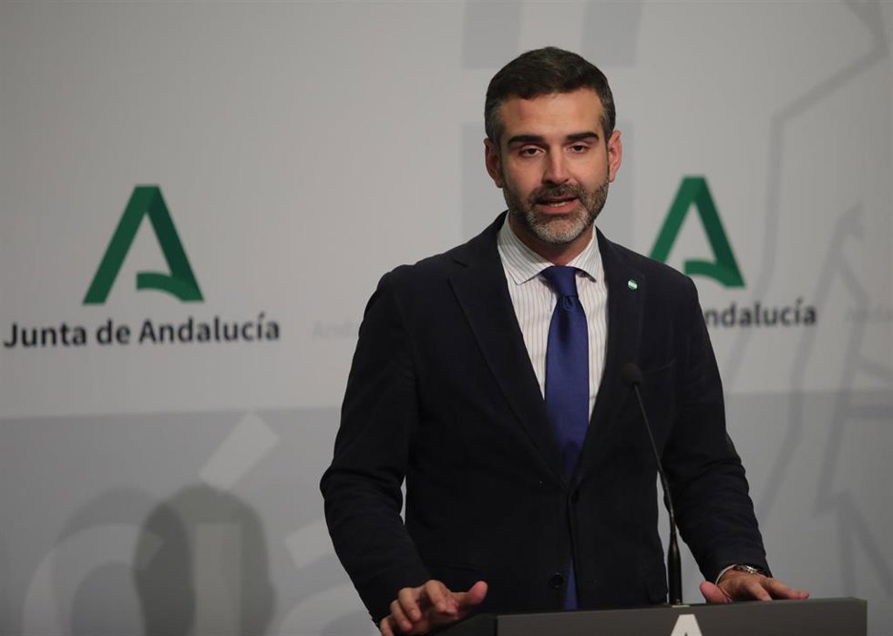 El consejero de Sostenibilidad, Medio Ambiente y Economía Azul y portavoz del Gobierno andaluz, Ramón Fernández-Pacheco, en rueda de prensa tras la reunión semanal del Consejo de Gobierno.