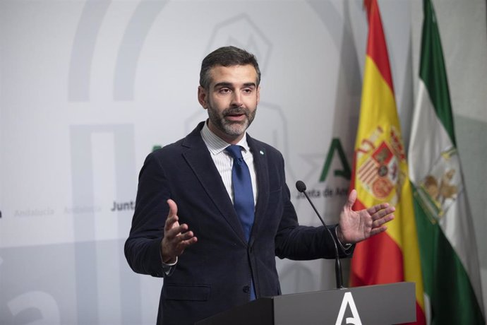 El consejero de Sostenibilidad, Medio Ambiente y Economía Azul y potavoz del Gobierno, Ramón Fernández-Pacheco, durante la rueda de prensa posterior al Consejo de Gobierno de la Junta de Andalucía. A 05 de diciembre de 2022, en Sevilla (Andalucía, Españ