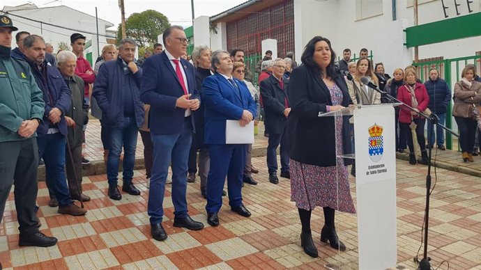 La vicepresidenta primera de la Diputación de Córdoba, Dolores Amo, en su visita a Santa Eufemia.