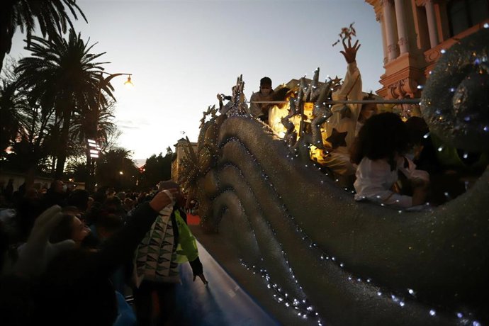 Archivo - Imagen de archivo de la Cabalgata de Reyes Magos, a 5 de enero de 2022 en Málaga (Andalucía, España).