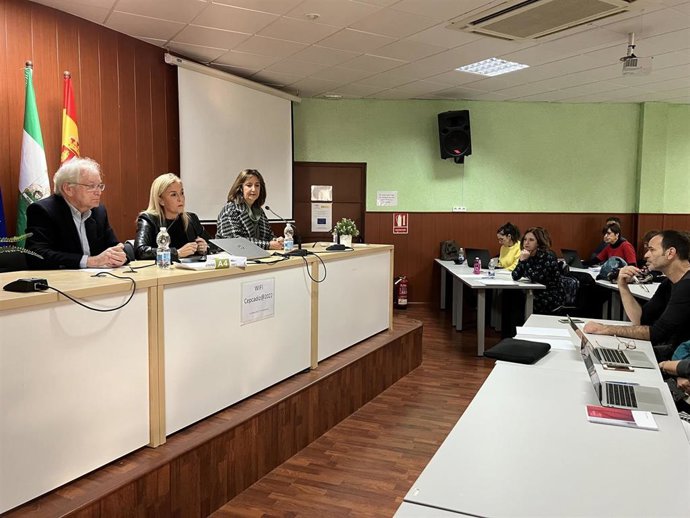 Inauguración del taller de formación sobre el abordaje de las conductas suicidas en los centros escolares celebrado en Cádiz