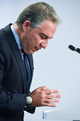 El coordinador general del PP, Elías Bendodo, comparece tras la reunión del Comité de Dirección del Partido Popular, en la sede de Génova, a 5 de diciembre de 2022, en Madrid (España).