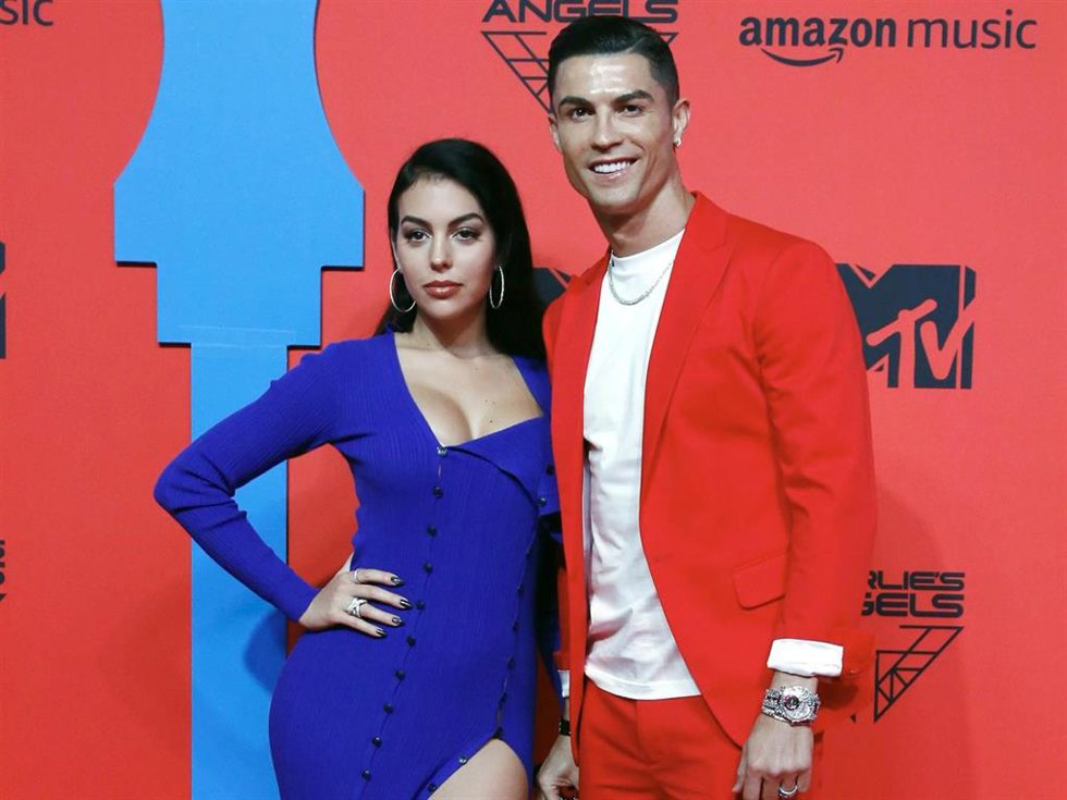 Archivo - Cristiano Ronaldo y Georgina Rodríguez, enamorados en una entrega de premios musicales