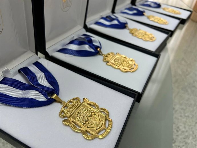 Medallas de Oro de la Villa de Huévar.