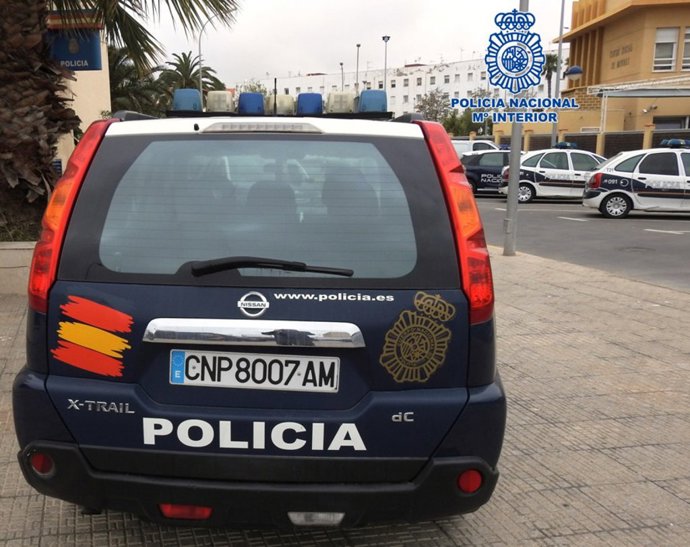 Archivo - Un coche policial ante la Jefatura Superior de Policía de Melilla